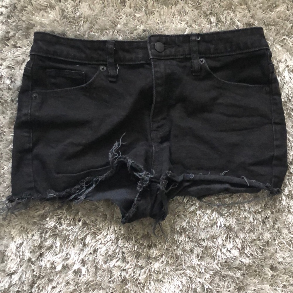 Black distressed shorts size 6